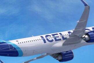 Icelandair Launches Nuuk Flights With Boeing 737-8 After Runway Upgrade